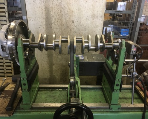 Equilibrage dynamique d'un vilebrequin Ferrari avec volant moteur et mécanisme d'embrayage